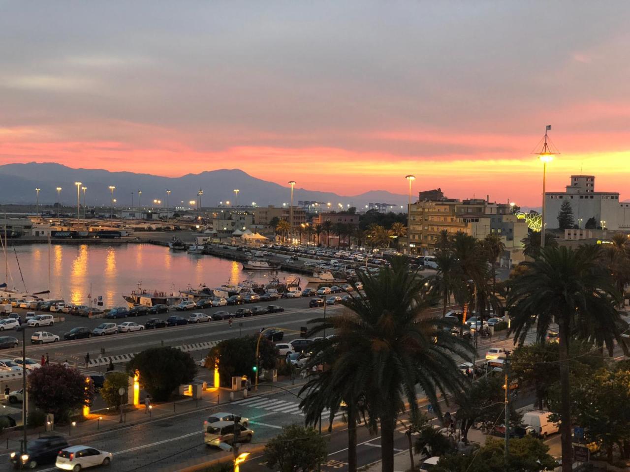 مبيت وإفطار كالياري Marina Di Castello المظهر الخارجي الصورة